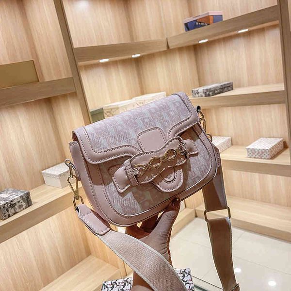 2022 latest luggage factory wholesale style semi-circular saddle bag women's ins wide shoulder belt single shoulder messenger bag bags, Black;red
2022 latest luggage factory wholesale style semi-circular saddle bag women's ins wide shoulder belt single shoulder messenger bag bags, Black;red