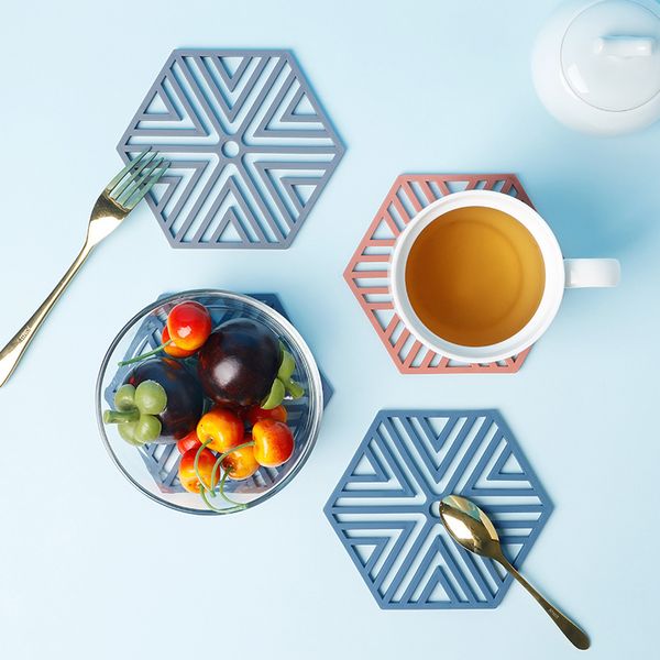 high temperature and environmental protection silica gel heat insulation mat anti-iron mat caudate mat coasters bowl plate table cushion
high temperature and environmental protection silica gel heat insulation mat anti-iron mat caudate mat coasters bowl plate table cushion