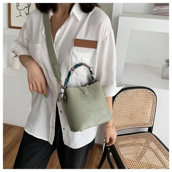 crocodile pattern women bucket bag female 2020 new brand designer shoulder bag retro silk scarf messenger
crocodile pattern women bucket bag female 2020 new brand designer shoulder bag retro silk scarf messenger