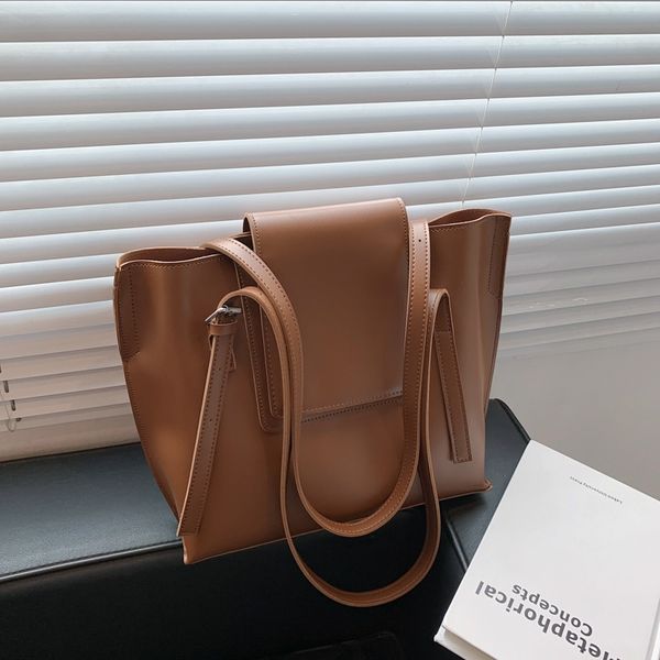 pu leather large capacity tote handbag retro simple atmosphere shoulder bag woman 220302
pu leather large capacity tote handbag retro simple atmosphere shoulder bag woman 220302