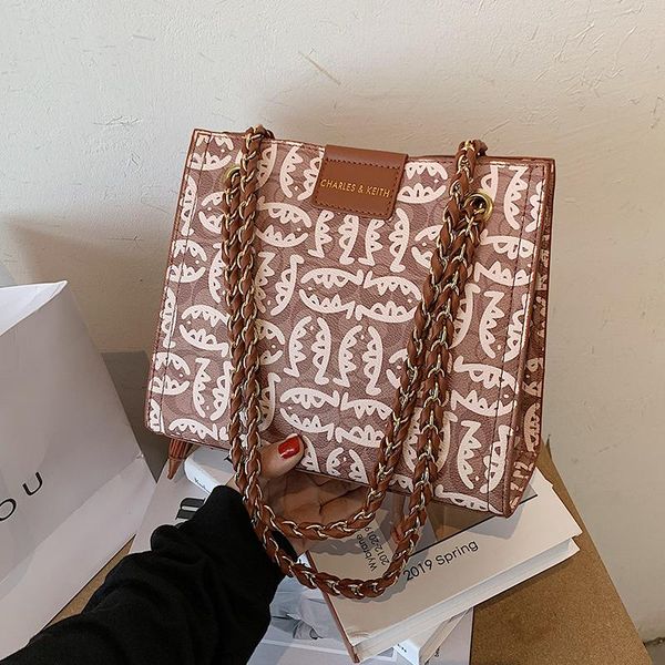 new french design fashion handbag underarm bag & unique shoulder bag messenger width 24cm height 20cm thickness 10cm
new french design fashion handbag underarm bag & unique shoulder bag messenger width 24cm height 20cm thickness 10cm