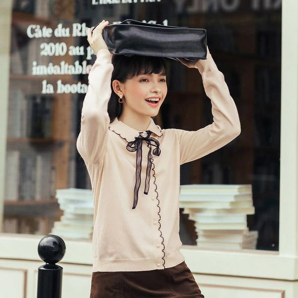 2021 autumn winter new arrival lady retro artsy style female contrast color tie collar lace fringe women cardigan sweater, White;black
2021 autumn winter new arrival lady retro artsy style female contrast color tie collar lace fringe women cardigan sweater, White;black