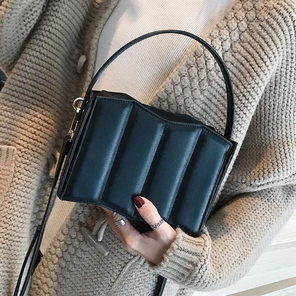 high-quality retro handbag women's small bag 2020 new trendy korean style ladies messenger bag fashion portable small square
high-quality retro handbag women's small bag 2020 new trendy korean style ladies messenger bag fashion portable small square