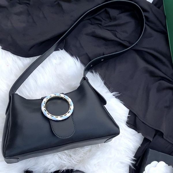 unique design fashion retro underarm handbag & elegant shoulder bag messenger bag width 26cm height 14cm thickness 8cm
unique design fashion retro underarm handbag & elegant shoulder bag messenger bag width 26cm height 14cm thickness 8cm