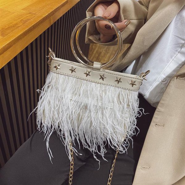 горячая ниша дизайн сумки 2020 зимняя новая мода личность плюшевые кисточки плеча портативный посланник цепи сумка ширина: 19см 
горячая ниша дизайн сумки 2020 зимняя новая мода личность плюшевые кисточки плеча портативный посланник цепи сумка ширина: 19см