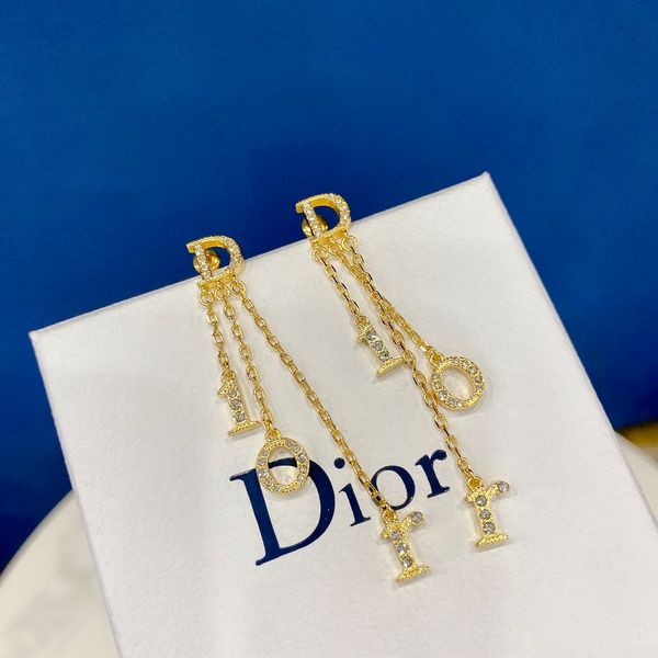 in the early spring of 2020, the double row pearl tassel letter stud earrings are made from original uniform brass material with the s9, Silver
in the early spring of 2020, the double row pearl tassel letter stud earrings are made from original uniform brass material with the s9, Silver