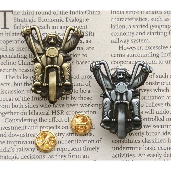 luxury motorcycle club badge men metal commemorative moto brooch biker brooches for clothes hat retro metal collar pin brooch 201009, Gray
luxury motorcycle club badge men metal commemorative moto brooch biker brooches for clothes hat retro metal collar pin brooch 201009, Gray