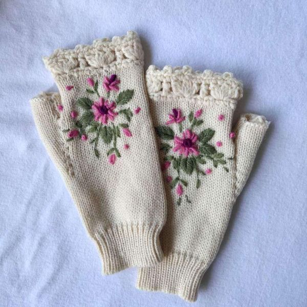 five fingers gloves ins autumn honeybee flower embroidery women' winter warm wool weaving factory processing custom knitted, Blue;gray
five fingers gloves ins autumn honeybee flower embroidery women' winter warm wool weaving factory processing custom knitted, Blue;gray