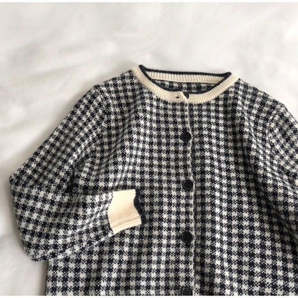 new british 2021 style little box breasted long-sleeve cardigan coringa around the neck short sweater jacket autumn and 1 yqnp, White;black
new british 2021 style little box breasted long-sleeve cardigan coringa around the neck short sweater jacket autumn and 1 yqnp, White;black