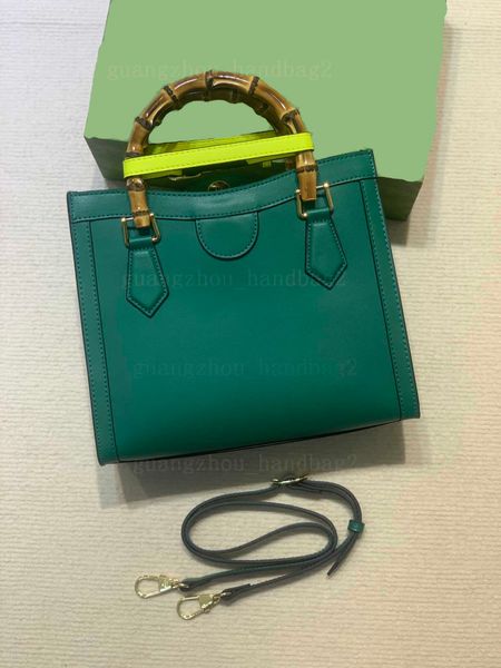 designer totes bamboo diana hadbags women shoulder bags mother shopping bags fashion crossbody tote luxury classic letter pochette high qual
designer totes bamboo diana hadbags women shoulder bags mother shopping bags fashion crossbody tote luxury classic letter pochette high qual