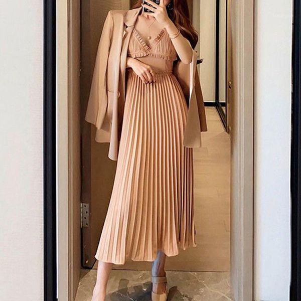autumn women pleated dress 2 piece female fashion blazer coat and spaghetti strap dress suit elegant party1, Gray
autumn women pleated dress 2 piece female fashion blazer coat and spaghetti strap dress suit elegant party1, Gray