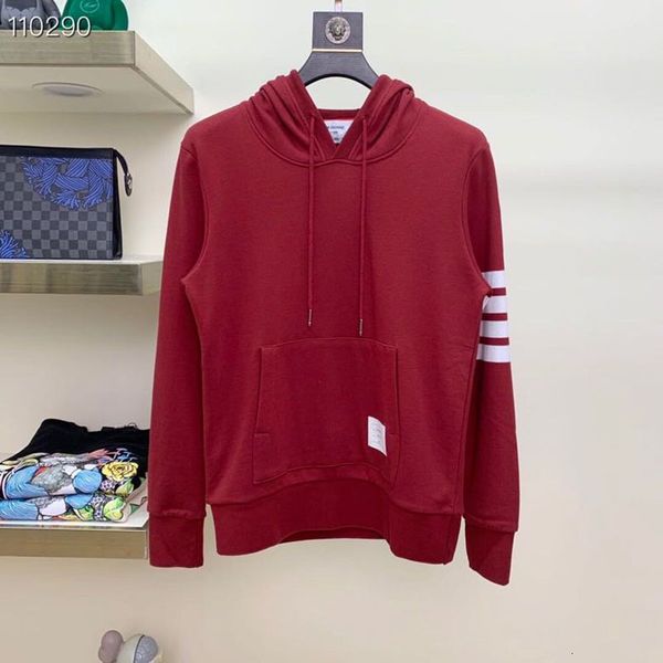 classic four bar hooded pullover sweater for men and women fashion brand fall / winter 2020 lovers' hoodie new long sleeve coat
classic four bar hooded pullover sweater for men and women fashion brand fall / winter 2020 lovers' hoodie new long sleeve coat
