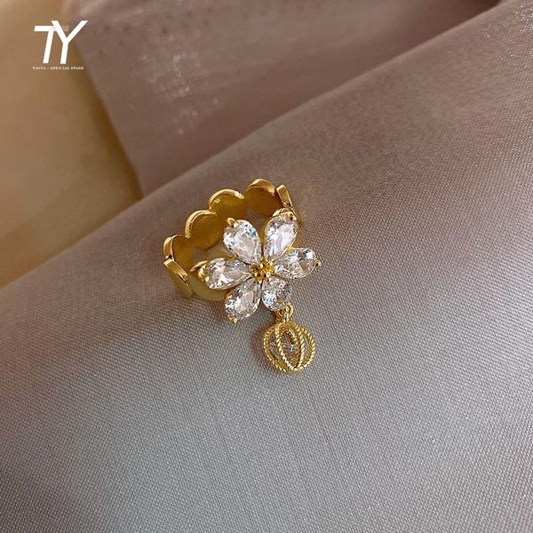cluster rings creative zircon water drop petals pendant open ring for woman luxury wedding party jewelry fashion unusual girl's metal, Golden;silver
cluster rings creative zircon water drop petals pendant open ring for woman luxury wedding party jewelry fashion unusual girl's metal, Golden;silver
