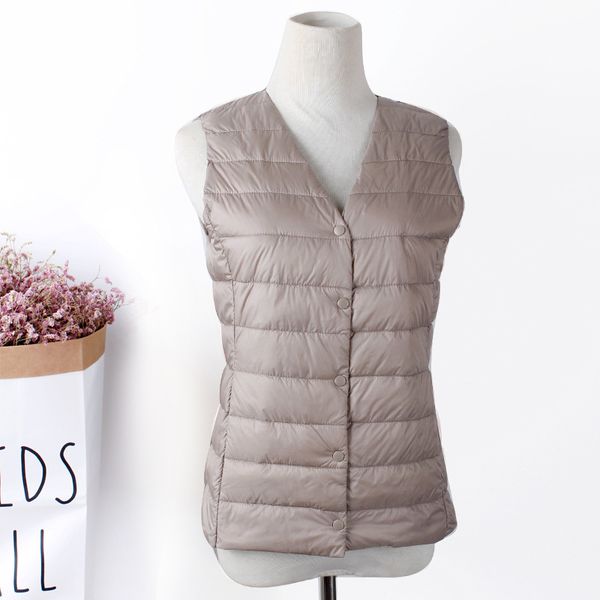 2021 new v-neck waistcoat women's vests ultra light down vest women portable sleeveless winter warm liner 8i0w, Black;white
2021 new v-neck waistcoat women's vests ultra light down vest women portable sleeveless winter warm liner 8i0w, Black;white