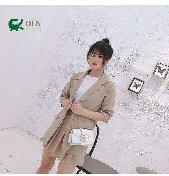 small bag 2020 korean new fashion flower messenger bag leisure small fresh chain square oil skin
small bag 2020 korean new fashion flower messenger bag leisure small fresh chain square oil skin