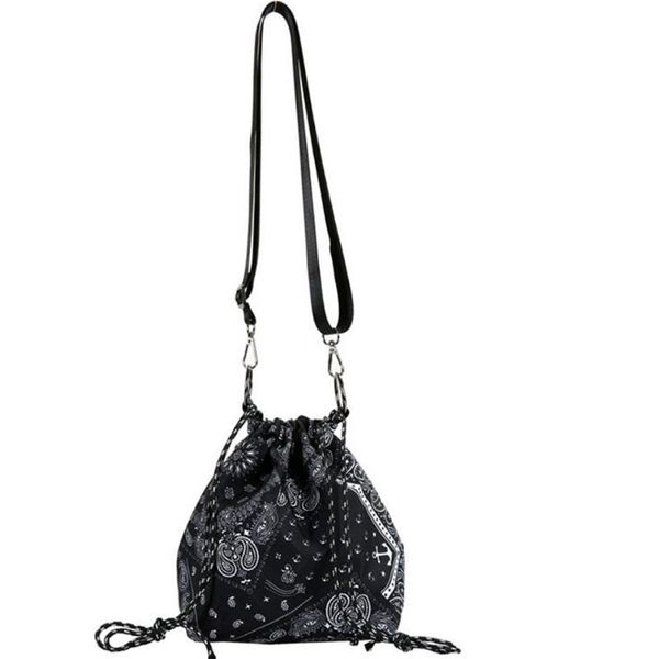 2020 новых женщины crossbody сумки дизайнера малого ковш сумка высокого качество нейлон дикие моды bolsos mujer
2020 новых женщины crossbody сумки дизайнера малого ковш сумка высокого качество нейлон дикие моды bolsos mujer