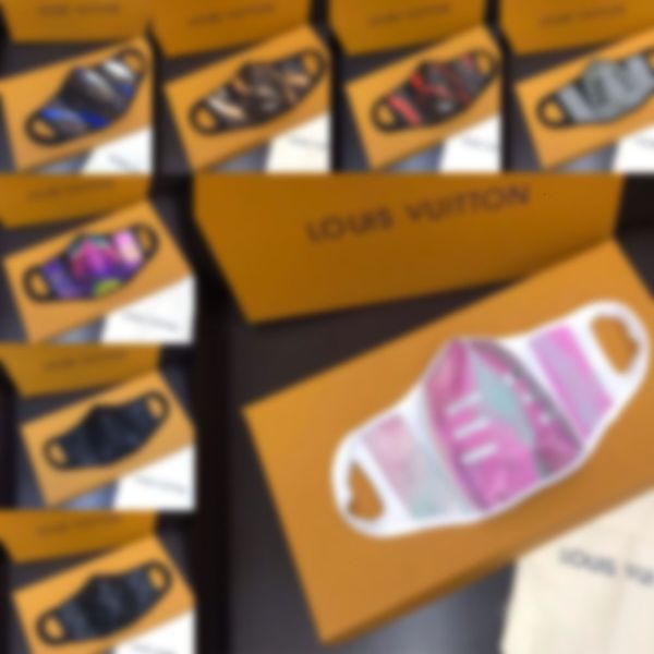 2020 luxury desinger lastest leather face designer mask cotton cloth dustproof riding sports print mouth masks men women outdoor
2020 luxury desinger lastest leather face designer mask cotton cloth dustproof riding sports print mouth masks men women outdoor