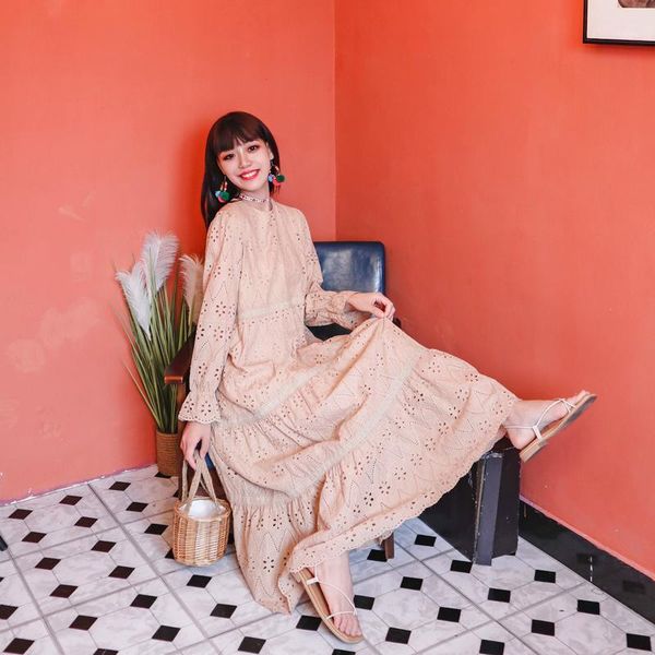 video scene shooting french embroidery, water soluble lace hollow-out long-sleeved dress three color1, Black;gray
video scene shooting french embroidery, water soluble lace hollow-out long-sleeved dress three color1, Black;gray