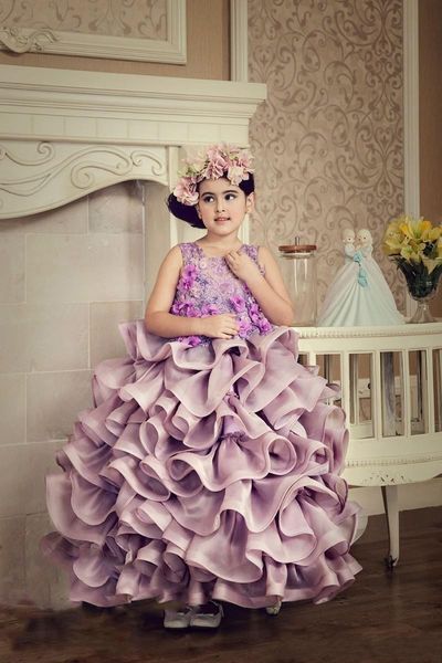 2022 light purple retro princess ruffles girls pageant dresses sleeveless jewel neck tiered hand made flowers lace flower girl dress birthda, White;red
2022 light purple retro princess ruffles girls pageant dresses sleeveless jewel neck tiered hand made flowers lace flower girl dress birthda, White;red