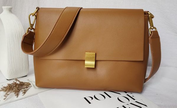 fashional shoulder bags women casual crossbody soft real leather outside large volume 24cm flaps new brand versatile bags
fashional shoulder bags women casual crossbody soft real leather outside large volume 24cm flaps new brand versatile bags