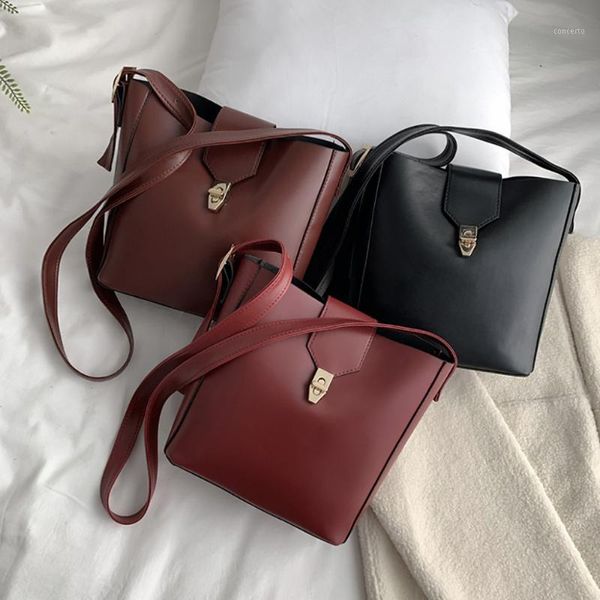 fashion women large capacity mobile messenger bag casual solid leather women wide shoulder strap lock bucket bag1
fashion women large capacity mobile messenger bag casual solid leather women wide shoulder strap lock bucket bag1