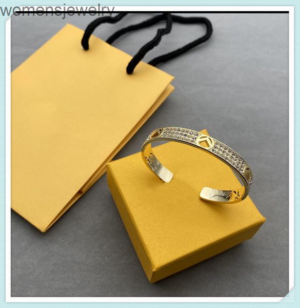 2022 fashion designer bracelet men ladies casual party gifts ladies luxury designer love gold bracelet men bracelet wedding jewelry box, Black
2022 fashion designer bracelet men ladies casual party gifts ladies luxury designer love gold bracelet men bracelet wedding jewelry box, Black
