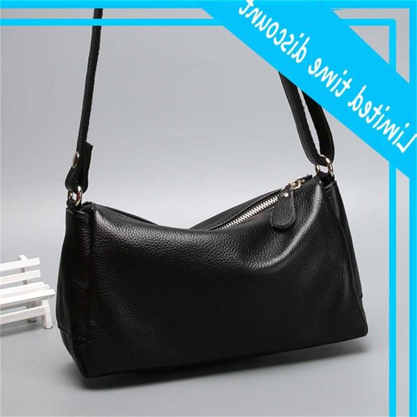 2020 new one shoulder slant span small women's simple head soft leather bag guangzhou
2020 new one shoulder slant span small women's simple head soft leather bag guangzhou