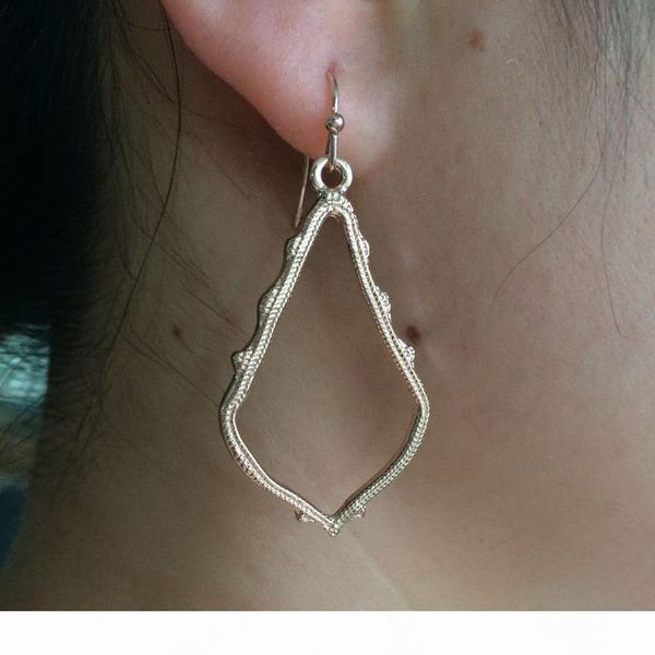 wholesale christmas gift kendra style sophee alloy frame oval earrings gold silver rose black filigree geometric dangle drop earrings
wholesale christmas gift kendra style sophee alloy frame oval earrings gold silver rose black filigree geometric dangle drop earrings