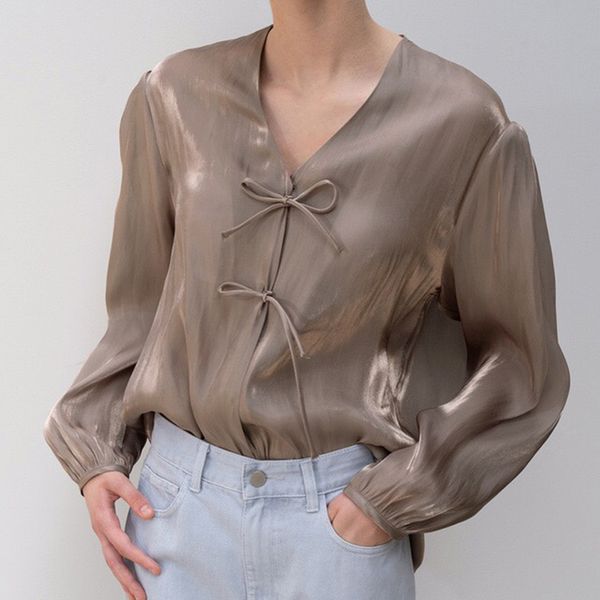 2021 new women's solid large shirts low-necked shiny front sleeves long shirt thin fashionable spring az8l, White
2021 new women's solid large shirts low-necked shiny front sleeves long shirt thin fashionable spring az8l, White