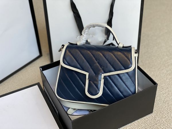 brand new style ladies handbags, classic casual all-match lightweight, one-shoulder messenger bag with gift box packaging size 20*15cm
brand new style ladies handbags, classic casual all-match lightweight, one-shoulder messenger bag with gift box packaging size 20*15cm