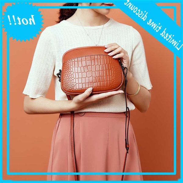 2020 new summer net red fashion single shoulder shell crocodile pattern head leather women's bag
2020 new summer net red fashion single shoulder shell crocodile pattern head leather women's bag