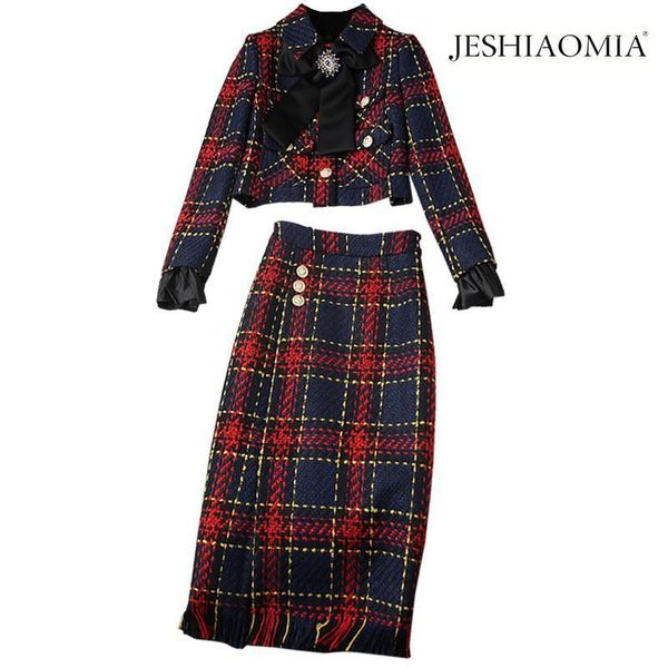 2020 autumn embellished crop tweed jacket & fringe skirt suit1, Gray
2020 autumn embellished crop tweed jacket & fringe skirt suit1, Gray