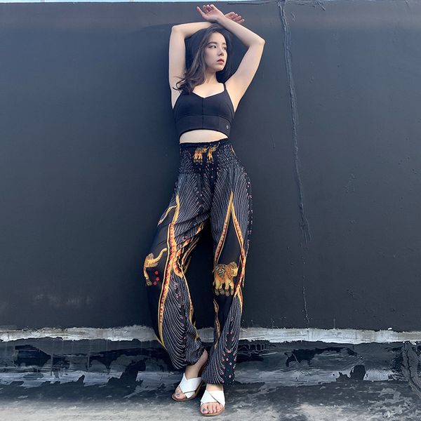 yoga clothes summer women's thin fairy loose chiffon dance rhyme yoga pants style high-waisted thailand knickerbockers, Black;blue
yoga clothes summer women's thin fairy loose chiffon dance rhyme yoga pants style high-waisted thailand knickerbockers, Black;blue