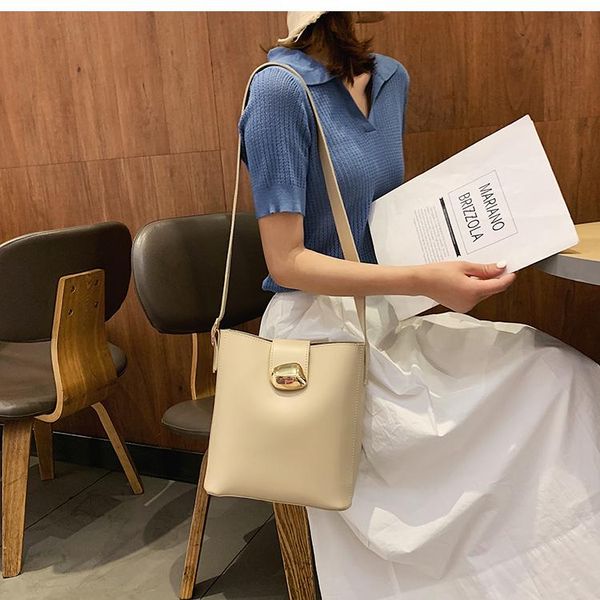foreign air female bag 2020 new wave korean version of the wild texture messenger bag simple fashion bucket
foreign air female bag 2020 new wave korean version of the wild texture messenger bag simple fashion bucket