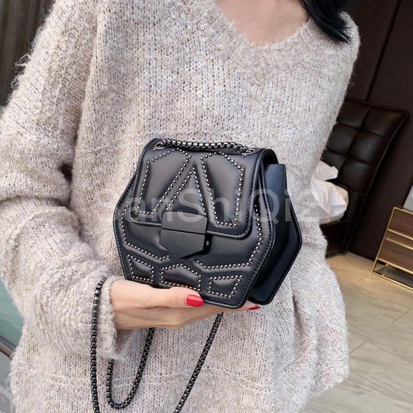 hexagon кожа pu crossbody сумки для женщин 2020 заклепки цепи плеча сумку женщина travel mini сумки
hexagon кожа pu crossbody сумки для женщин 2020 заклепки цепи плеча сумку женщина travel mini сумки