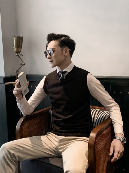 daio mens korean casual simple pure color sweater waistcoat men's slim knit vest british
daio mens korean casual simple pure color sweater waistcoat men's slim knit vest british