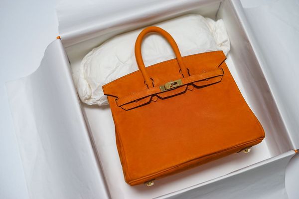factory wholsale fully handmade orange color design handbag25cm,suede leather,gold hardware,fast delivery
factory wholsale fully handmade orange color design handbag25cm,suede leather,gold hardware,fast delivery