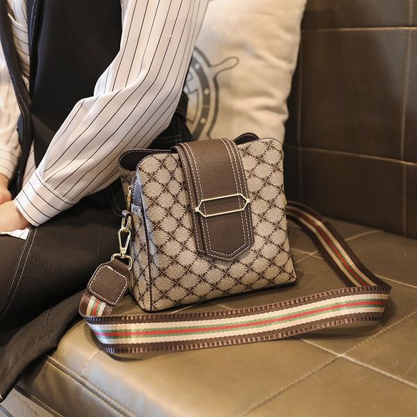 women's autumn winter 2020 new fashion fashion large capacity printing can be used bucket bag bucket bag with atmospheric one shoulder
women's autumn winter 2020 new fashion fashion large capacity printing can be used bucket bag bucket bag with atmospheric one shoulder
