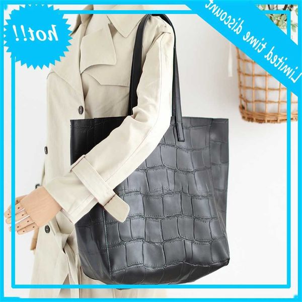 korean version simple large capacity tote net red stone soft face shoulder bag casual versatile crocodile handbag
korean version simple large capacity tote net red stone soft face shoulder bag casual versatile crocodile handbag