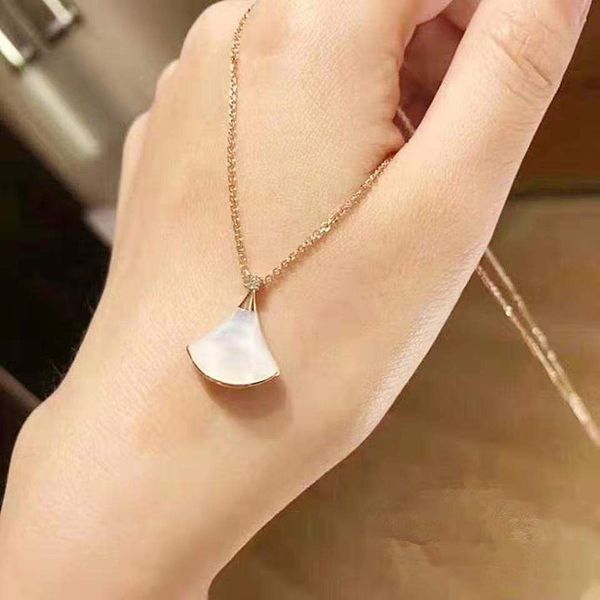 faded tiktok rose gold, small skirt necklace, jolt net, red girl, chain bone, white fritillary pendant, Silver
faded tiktok rose gold, small skirt necklace, jolt net, red girl, chain bone, white fritillary pendant, Silver