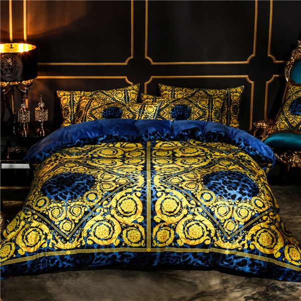 white gold european luxury classic bedding set winter thick velvet flannel fleece duvet cover bed linen fitted sheet pillowcases c0317 
white gold european luxury classic bedding set winter thick velvet flannel fleece duvet cover bed linen fitted sheet pillowcases c0317