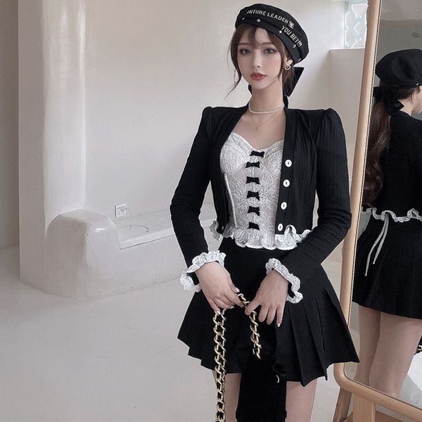 2020 autumn new v-neck cardigan lace corset + ruffle perspective shirt fashion suit for women
2020 autumn new v-neck cardigan lace corset + ruffle perspective shirt fashion suit for women