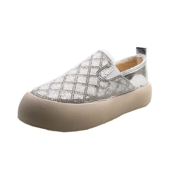 2021 the new silver luxury strass flats women's 2021 bling crystal shoes platform woman warm winter slip in moccasins ladies 6cm4, Black
2021 the new silver luxury strass flats women's 2021 bling crystal shoes platform woman warm winter slip in moccasins ladies 6cm4, Black