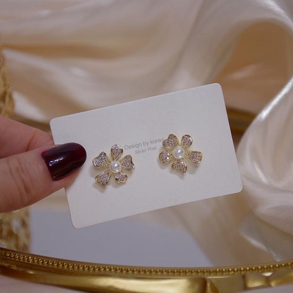 stud shiny side accessories crystal flower earrings for women simple style gift pearl, Golden;silver
stud shiny side accessories crystal flower earrings for women simple style gift pearl, Golden;silver