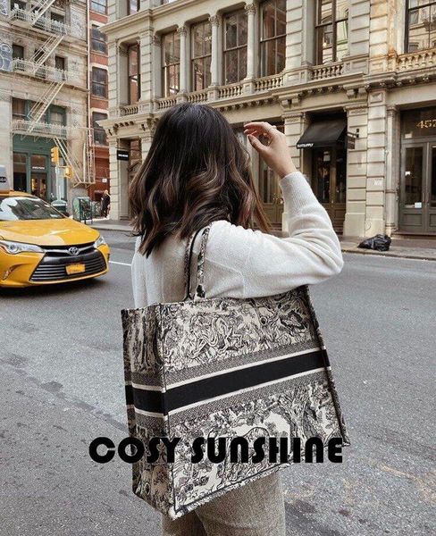 women's handbags 2020 new printed letters casual large capacity shopping bags women's shoulder bags hand-embroidered handbag
women's handbags 2020 new printed letters casual large capacity shopping bags women's shoulder bags hand-embroidered handbag