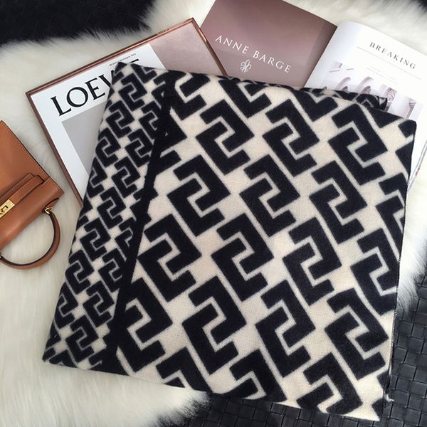 new 2021 autumn winter women scarves large and small letters stitching warm imitation cashmere scarf shawl all-match 7gmk, Blue;gray
new 2021 autumn winter women scarves large and small letters stitching warm imitation cashmere scarf shawl all-match 7gmk, Blue;gray