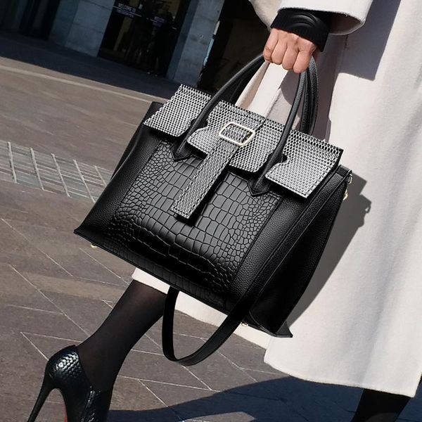 fashion women lady bag crocodile grain handbag large bag european and american fashionable crocodile women bags 
fashion women lady bag crocodile grain handbag large bag european and american fashionable crocodile women bags