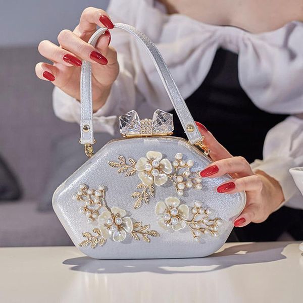 ranhuang new 2020 women elegant handbags evening bags flower handbags ladies fashion
ranhuang new 2020 women elegant handbags evening bags flower handbags ladies fashion