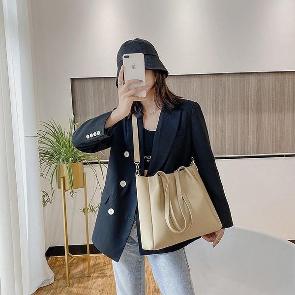 2020 autumn winter new shoulder bag for women fashion simple large capacity crossbody bag pu leather travel tote main
2020 autumn winter new shoulder bag for women fashion simple large capacity crossbody bag pu leather travel tote main