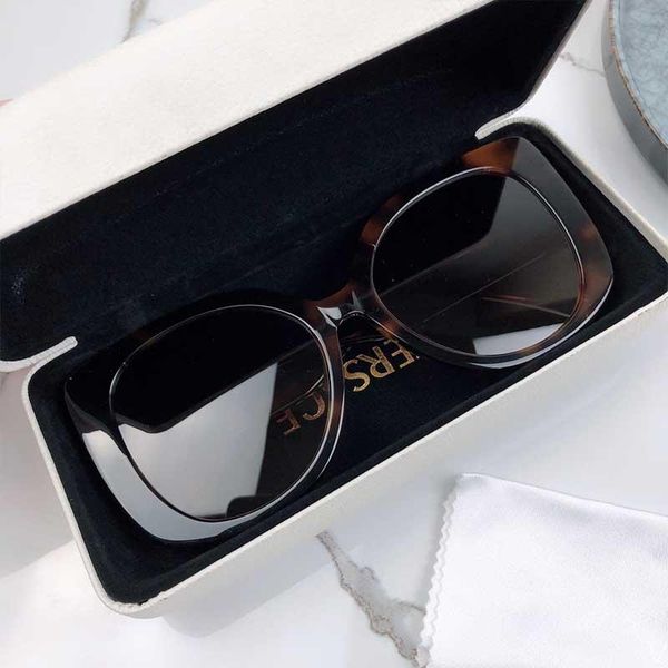 2020 new fashion womens popular sunglasses ve4387 charming cat eye frame simple and uv400 protective belt original box, White;black
2020 new fashion womens popular sunglasses ve4387 charming cat eye frame simple and uv400 protective belt original box, White;black